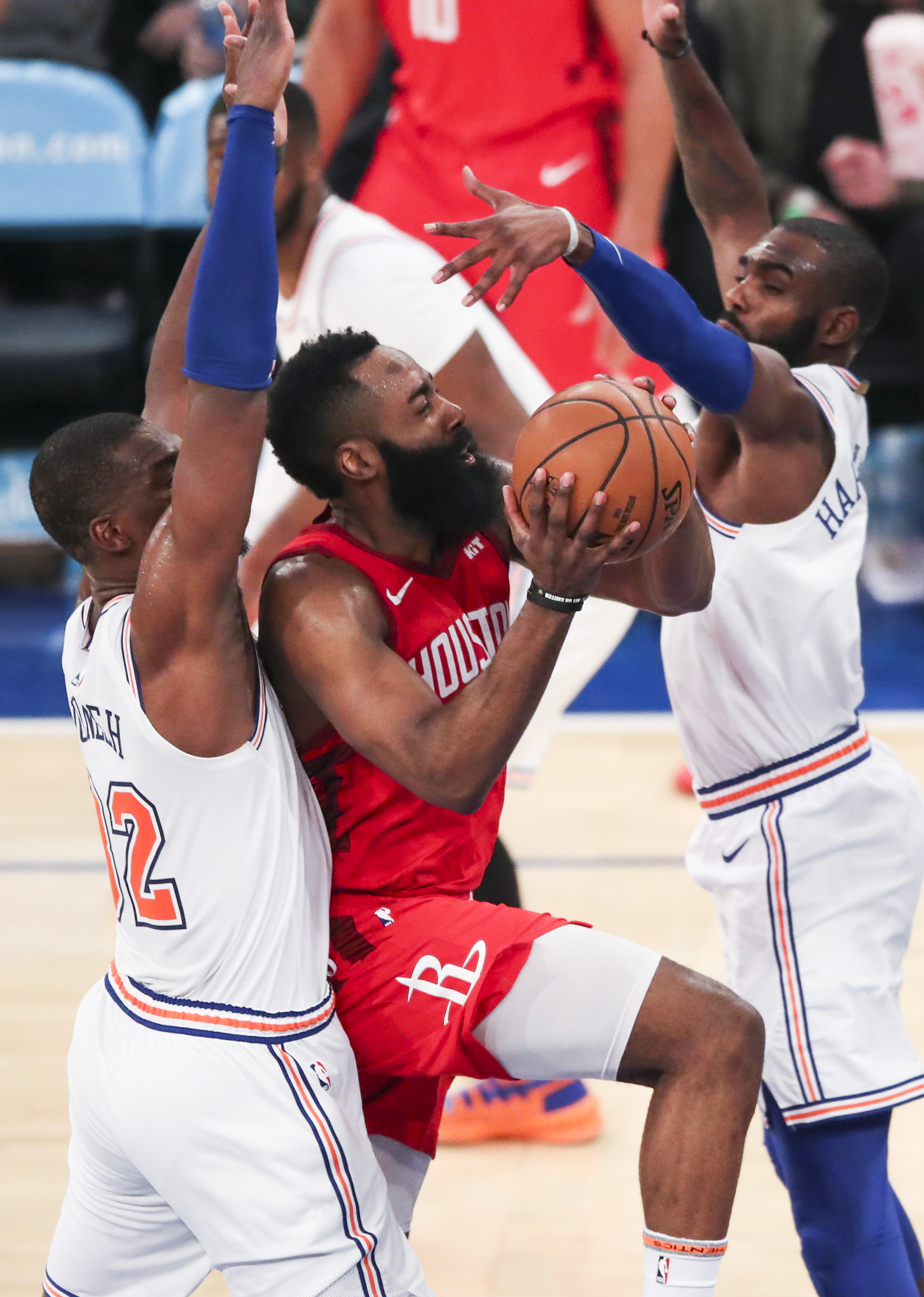 Starrysky Spor关于里尔发布备战花絮；清晨内部沟通；NBA常规赛任务艰巨；年轻球员得到机会的信息