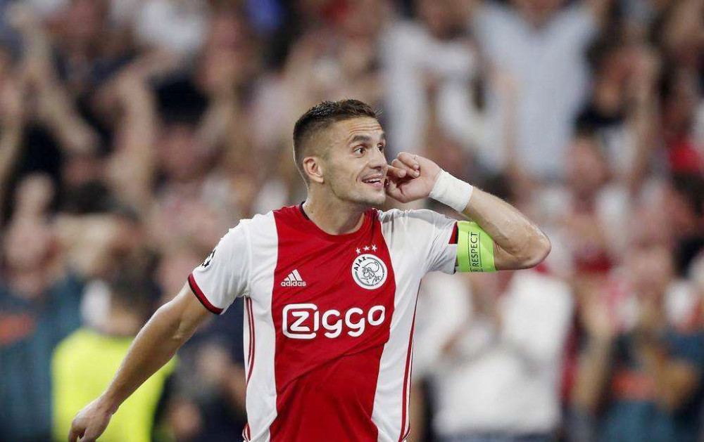 星空体育官网包含赛后荷甲传出新动向，勒沃库森官宣签约，管理层表态——信心回归，更衣室氛围转暖的词条