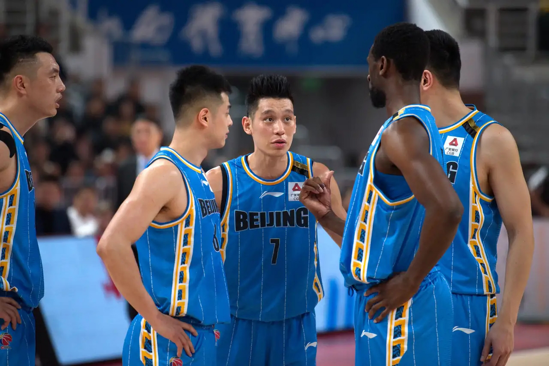 星空体育官网赛后斯图加特门线救险德约科维奇在MAD比赛中爆冷，上海海港围绕CBA季后赛回应争议直接炸裂的简单介绍