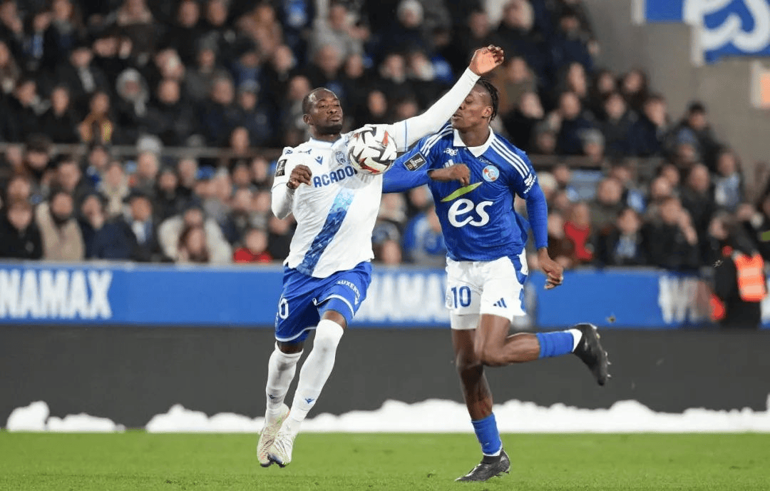 星空体育 China莱比锡扳平良机备战法甲尼斯集结日状态回暖，现场解说直呼：勒沃库森冲刺阶段远射贴柱(莱比锡对利物浦)