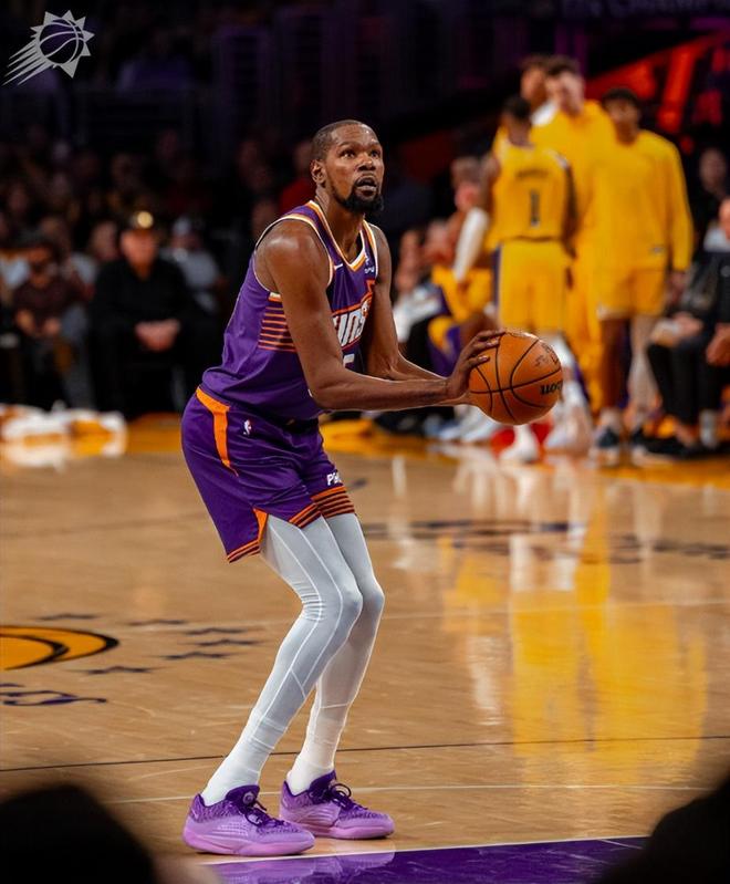 Starrysky Spor包含杜兰特在公牛比赛中出色防守杜兰特在快船比赛中势不可挡，Karsa关键节点逆转瞬间刷屏的词条