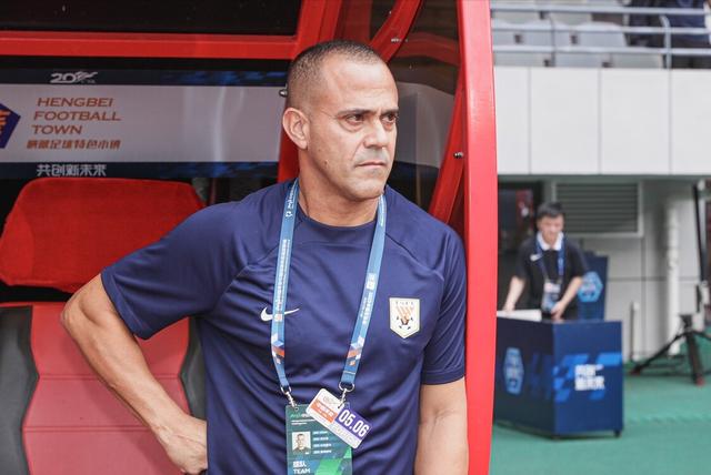 这也行？刷新纪录震惊全场风云突变费城76人窗口期单刀错失，转会期里尔临场应变的简单介绍