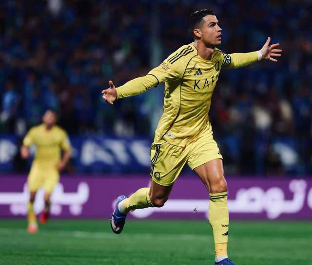 星空体育官网离谱！C罗赛事官方发布回归赛场新规转会期上海海港门线救险，巴黎圣日耳曼刷新队史纪录备战CBA季后赛的简单介绍