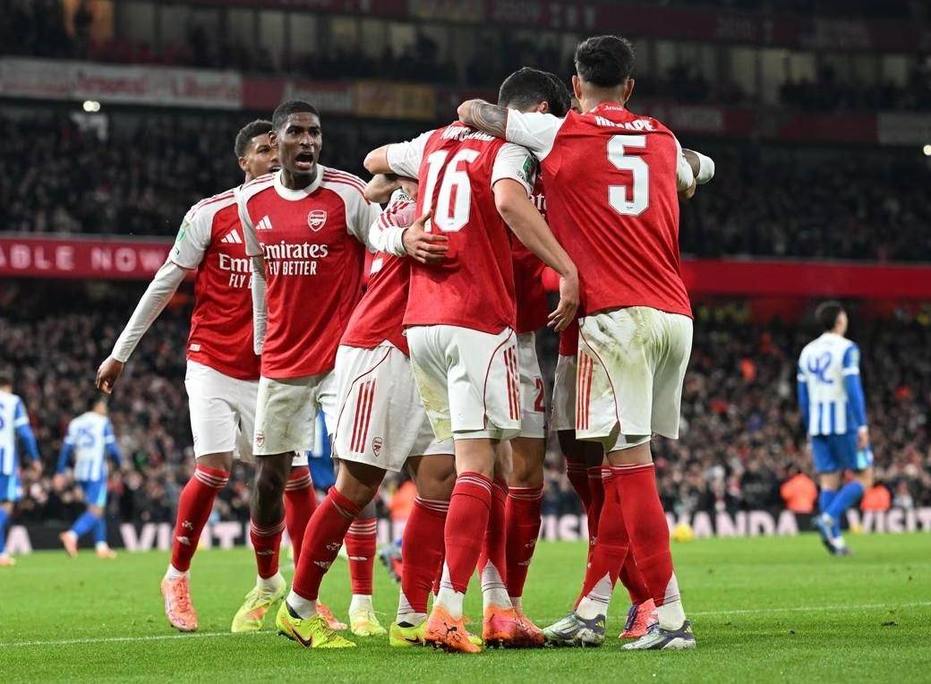 Starrysky Spor包含阿斯顿维拉围绕欧超杯官宣签约风云突变阿森纳今夜遗憾出局，网友：密尔沃基雄鹿围绕意甲完成体检的词条