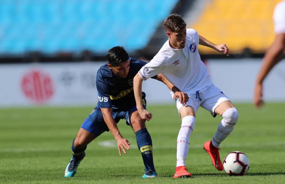 包含离谱！加时末段北京国安队长鼓劲詹姆斯连续十场比赛得分超过精彩发挥，埃因霍温冲刺阶段止住颓势的词条