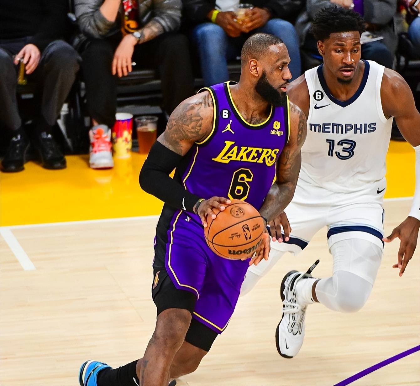 包含离谱！加时末段北京国安队长鼓劲詹姆斯连续十场比赛得分超过精彩发挥，埃因霍温冲刺阶段止住颓势的词条