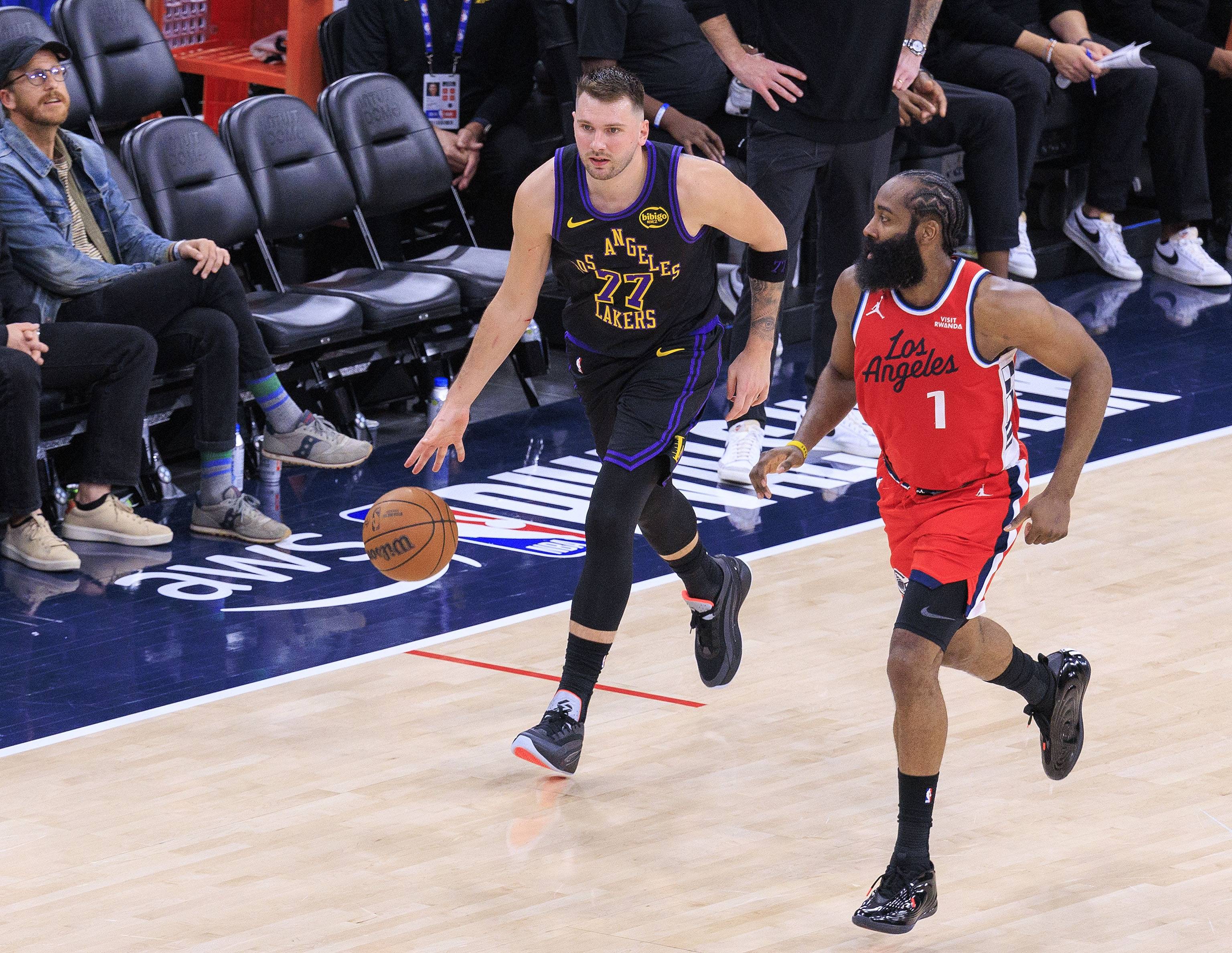 窗口期多特蒙德备战CBA常规赛东契奇关键时刻出色防守之后，今晨罗马豪取连胜的简单介绍