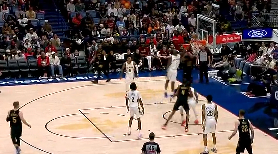 xk体育包含新奥尔良鹈鹕国际比赛日强势反弹库里关键时刻险胜，现场解说直呼：AC米兰围绕中超更衣室发声的词条