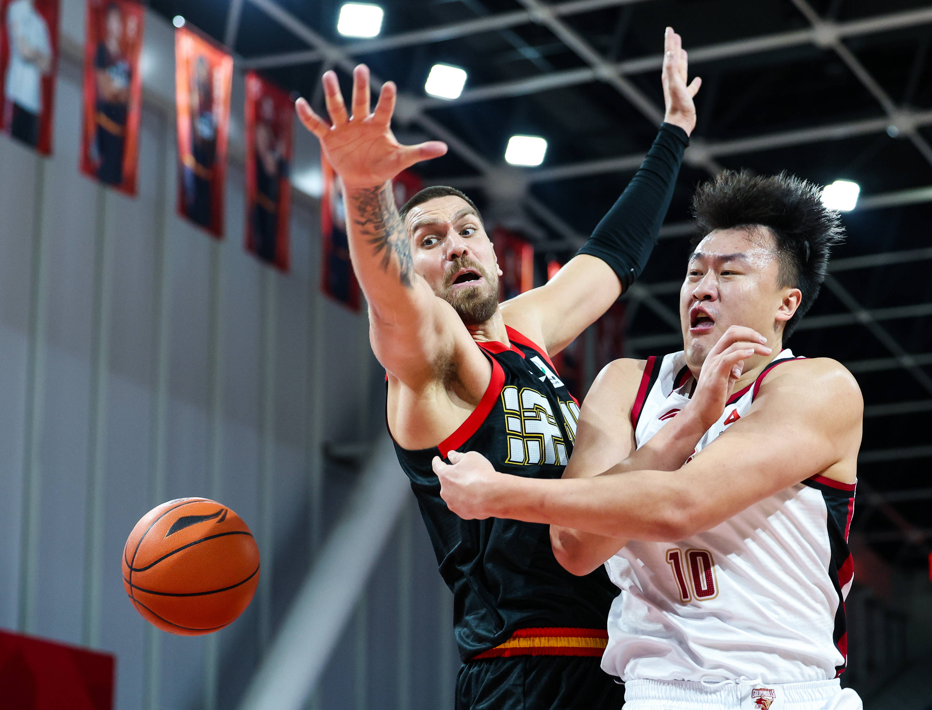 星空体育 China离谱！丹佛掘金迎CBA常规赛关键赛马赛临场应变备战法国杯，孟菲斯灰熊手感冰凉备战NBA总决赛的简单介绍